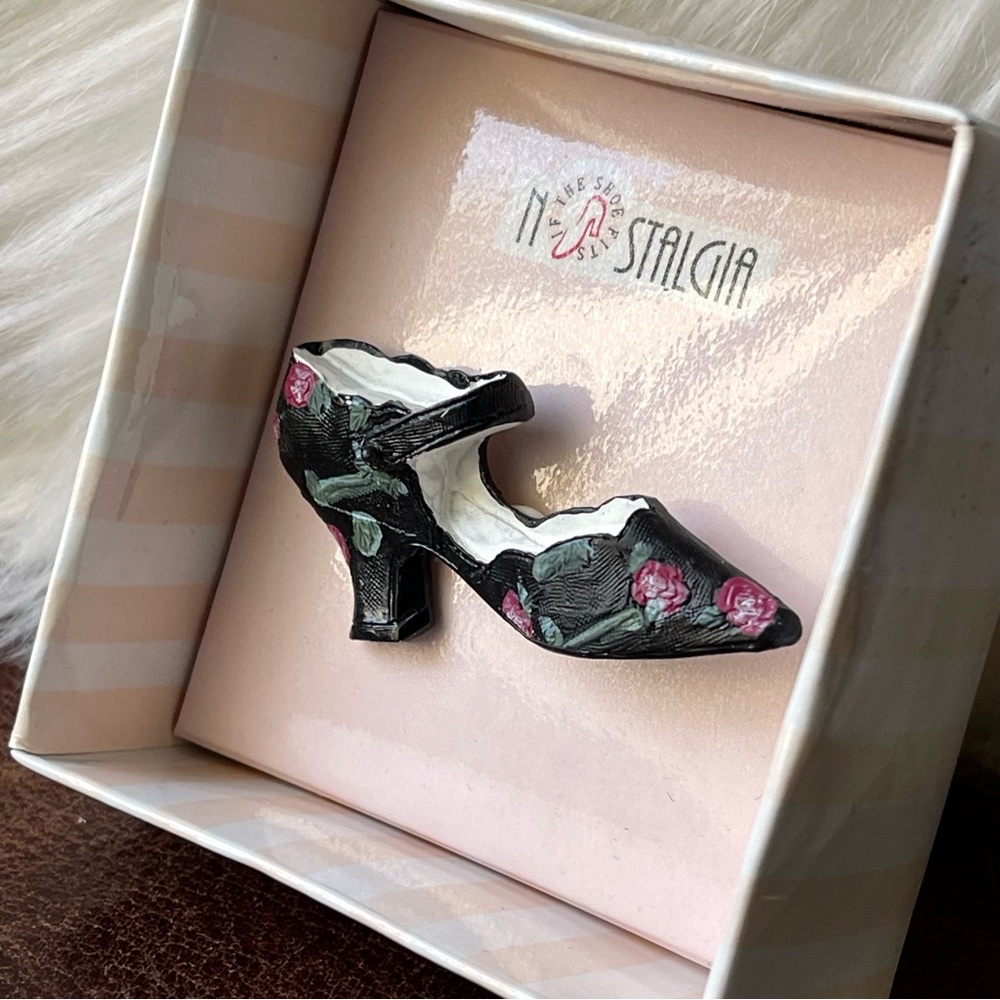 Nostalgia "If The Shoe Fits" Victorian Shoe Black and Pink Floral Heels Pin NIB
